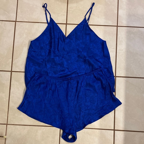 Victoria’s Secret Matching Pajama Set - Picture 13 of 14